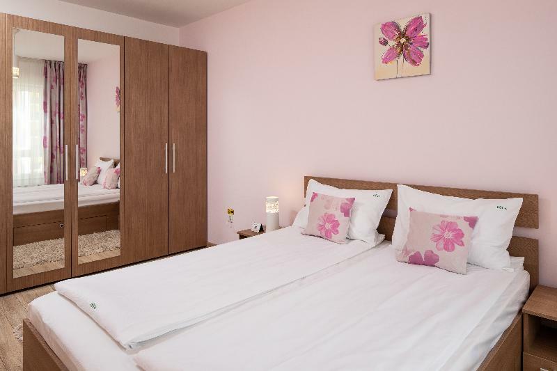 Brasov Holiday Apartments - Magenta Eksteriør billede